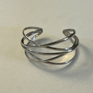 Pretty Silver Colored Bangle Bracelet Spiral B49